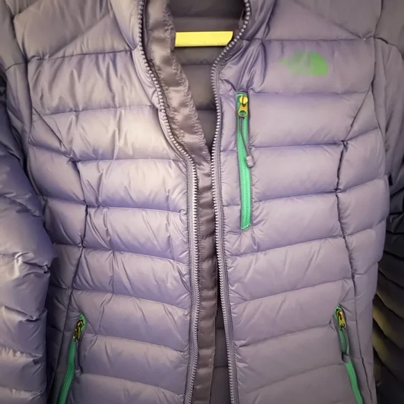 The North Face Women's Vibrant Blue Puffer Jacket - Picture 8 of 15